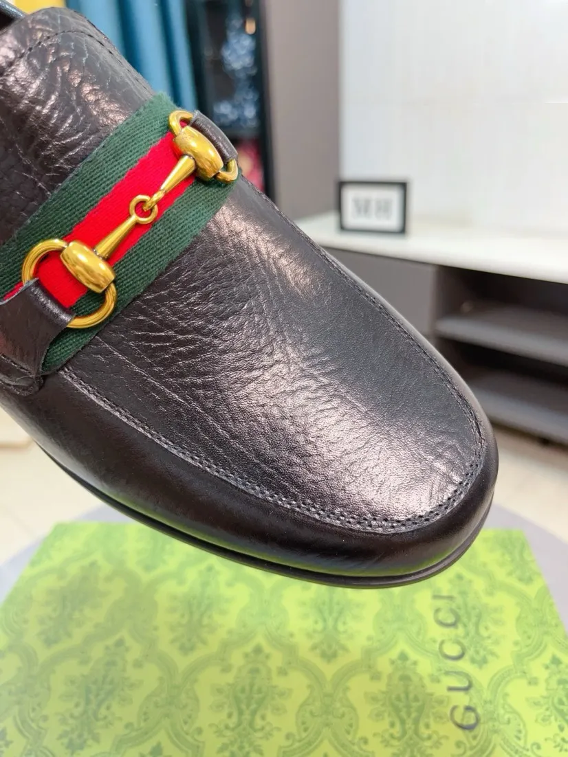 Men's shoes 💰500🌹🌹Niuli [GUCCI Gucci] A new style of formal men's leather shoes is coming~ The original quality upper is made of patent leather imported from Italy, the leather is soft and delicate, comfortable and soft first-layer cowhide lining, rubber wear-resistant outsole, the shoe shape is dignified and domineering, and the luxury charm cannot be concealed! The natural and free nouveau riche leads the trend. Code number: 38-44